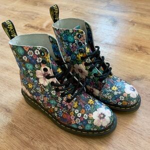 Dr Martens Pascal Wanderlust Floral Boots *Rare!!